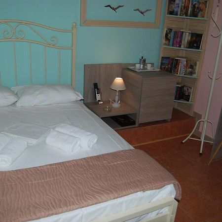 Luxury Traditional Room The Small Bookstore Kastro-Kyllini Exteriör bild