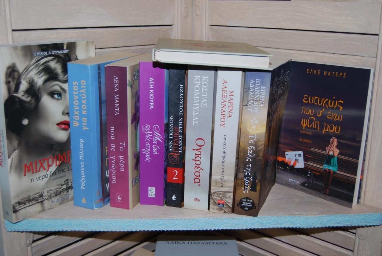 Luxury Traditional Room The Small Bookstore Kastro-Kyllini Exteriör bild