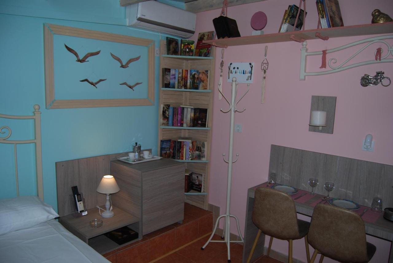 Luxury Traditional Room The Small Bookstore Kastro-Kyllini Exteriör bild