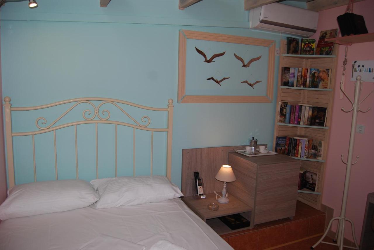 Luxury Traditional Room The Small Bookstore Kastro-Kyllini Exteriör bild