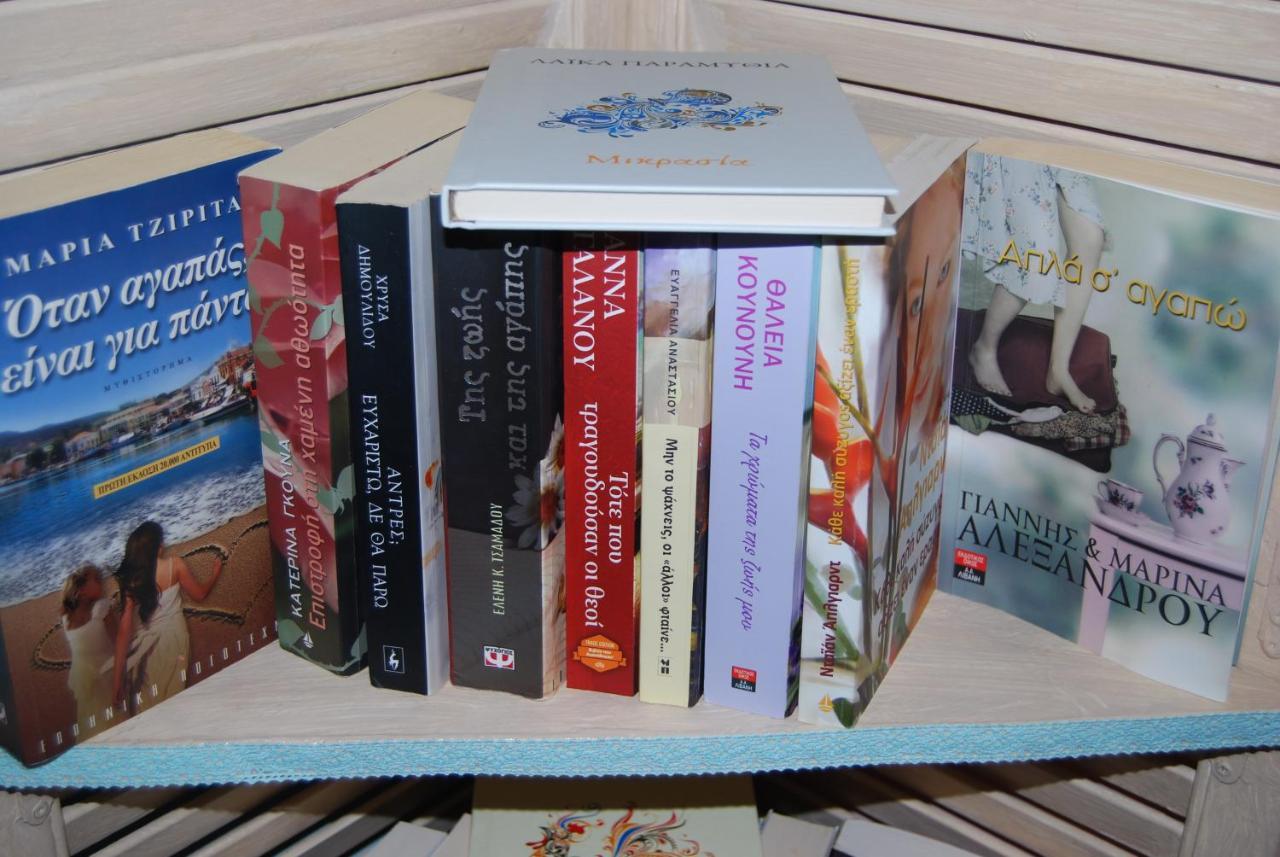 Luxury Traditional Room The Small Bookstore Kastro-Kyllini Exteriör bild