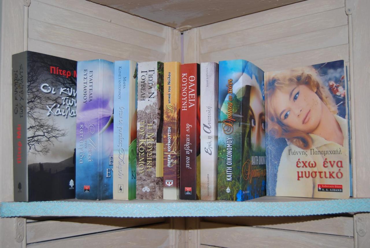 Luxury Traditional Room The Small Bookstore Kastro-Kyllini Exteriör bild